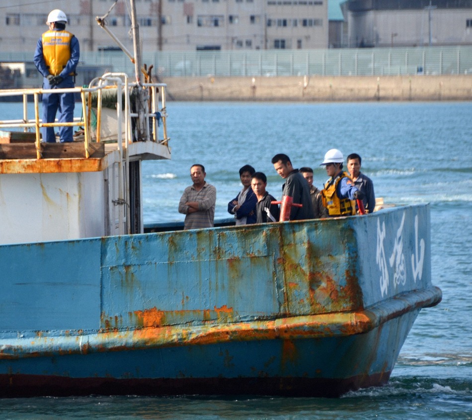 日本海警扣押中国渔船拘捕-渔船