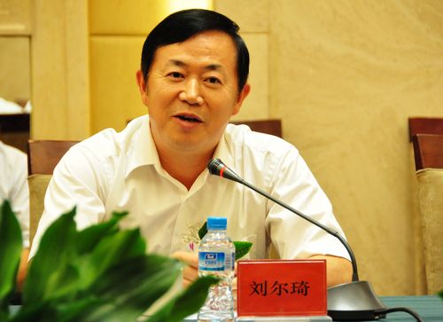 华腾董事长_马华腾(2)