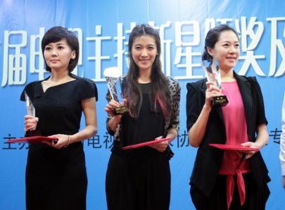 悦悦获封"十佳主持新星 风格受赵忠祥夸赞