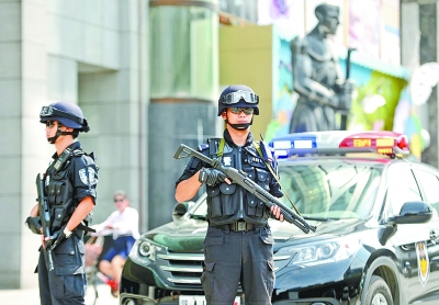 哪类警察可以持枪 10490464_303468.jpg