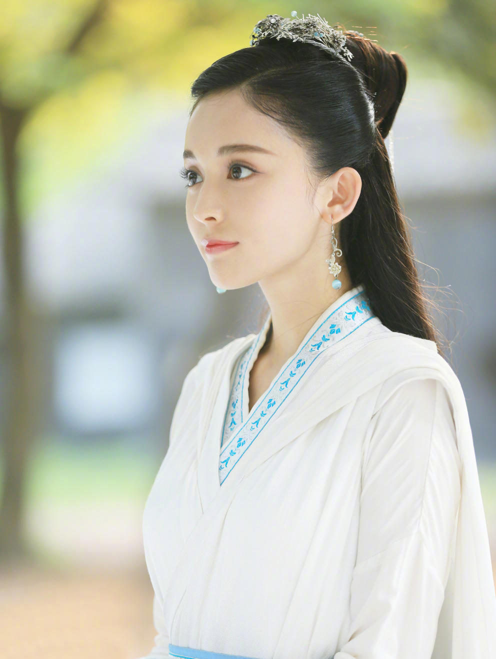 古力娜扎穿婚纱图片_古力娜扎胸