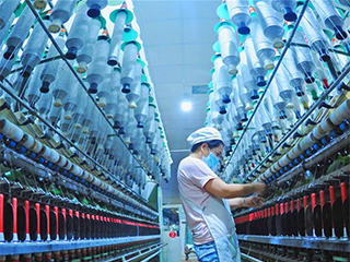 经济总量首次超过_2015中国年经济总量