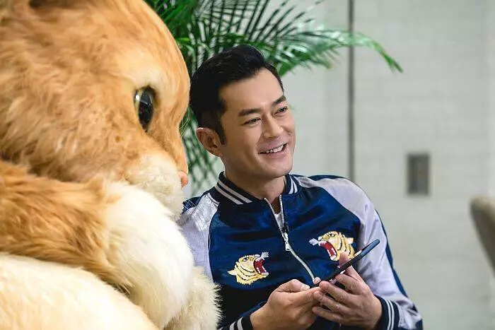 中国兰州网5月21日消息 古天乐出席活动看起来白了不少,穿着简单的