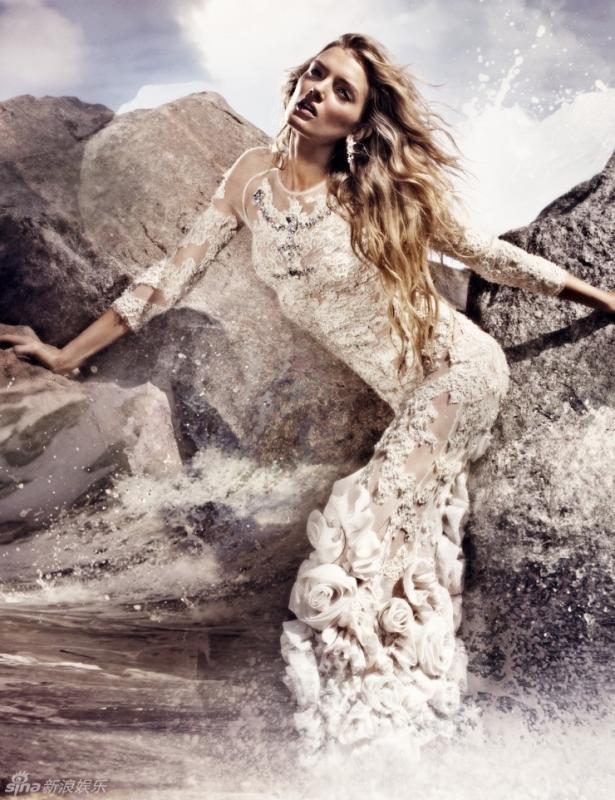 超模丽丽-唐纳森(lily donaldson)华服比基尼演绎海滩大片,湿身诱惑