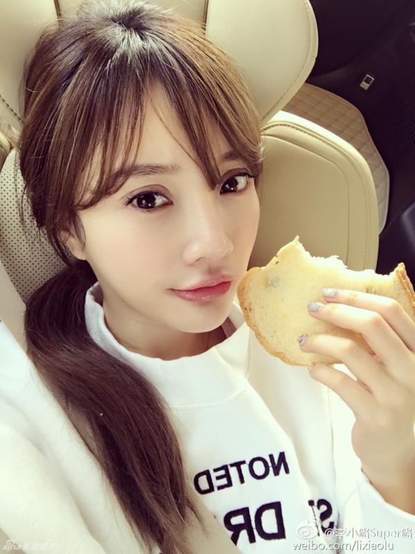 李小璐空气刘海扮少女 嘟嘴卖萌丰唇抢镜