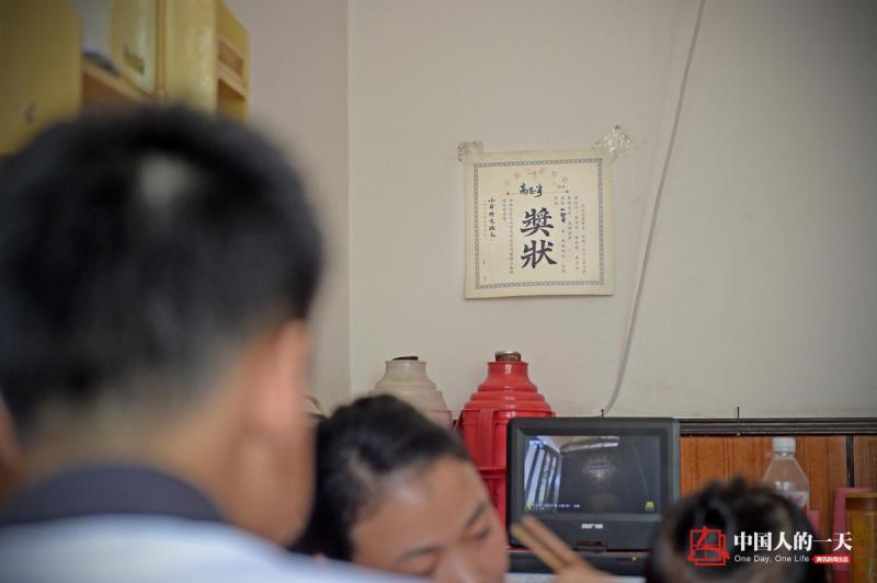 {中国人的一天,200字小作文}.