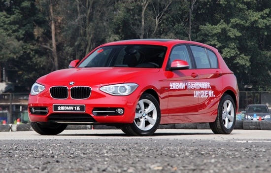 开口较大的掀背后备箱设计不同于宝马新1系五门掀背车的那种小开口