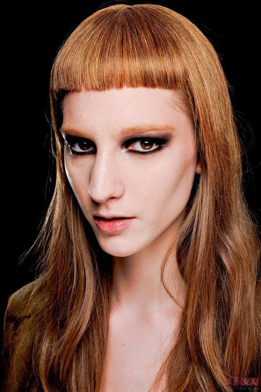 2012秋冬发型齐刘海马尾辫流行