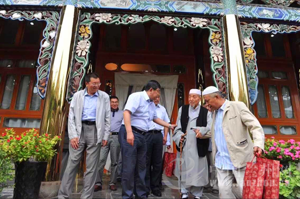 七里河区委领导斋月走访慰问宗教界人士