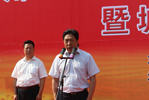 市委常委,政法委书记金祥明宣布兰州市"国旗一条街"创建活动正式启动