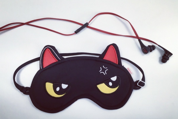 平飞之后塞上耳机带好眼罩,简直一秒钟与世隔绝,尤其遇到同机有吵闹的