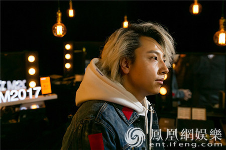 《喜剧人》舞台刮科幻风 黄才伦脑洞无限狂掀特效热