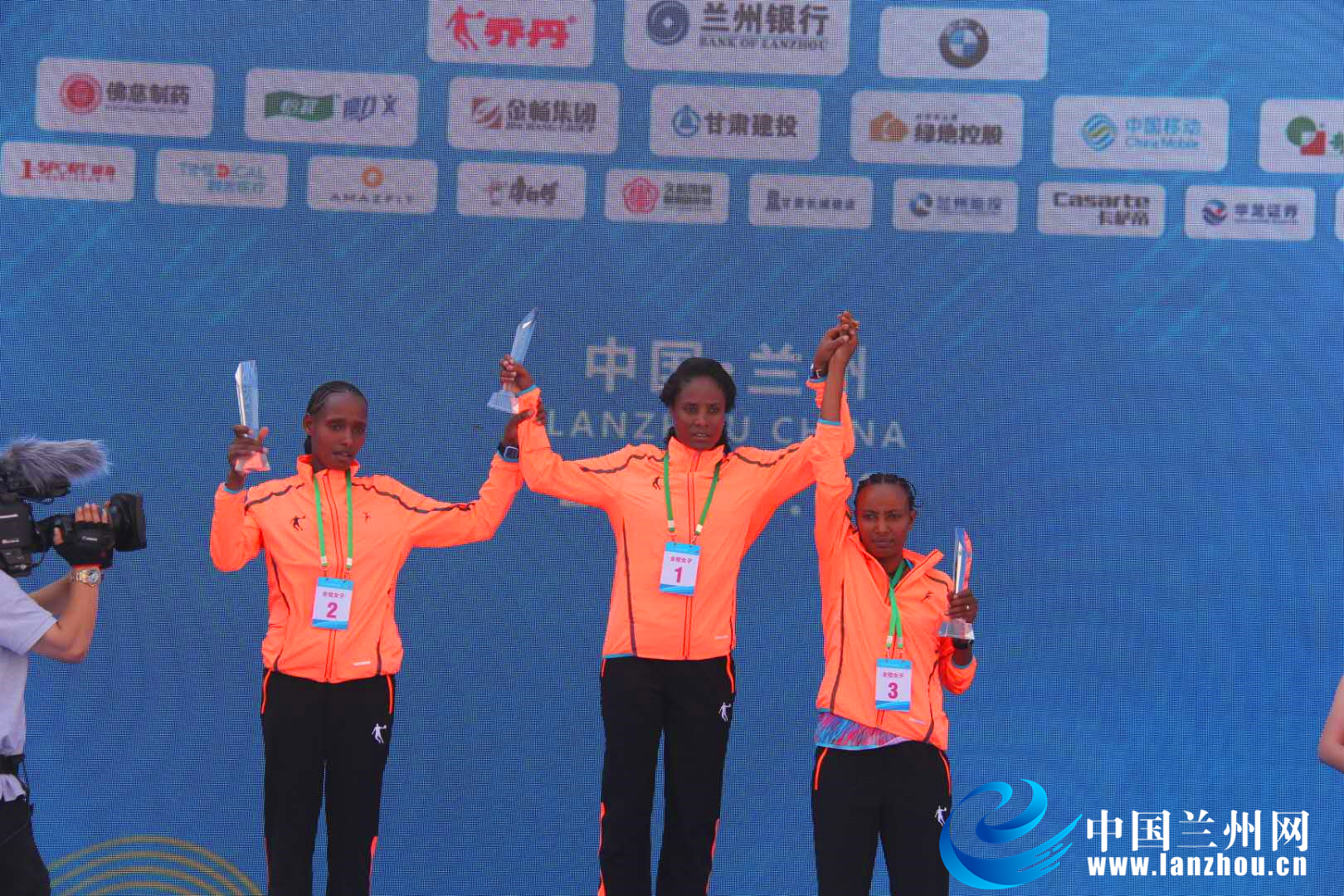 四万健儿逐梦金城 2018兰州国际马拉松赛激情开跑