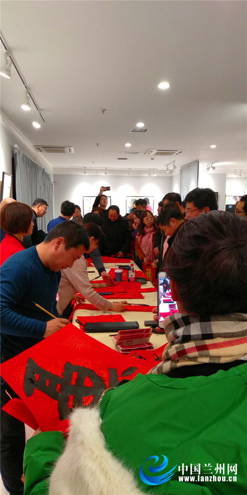 本次《金城书法沙龙》由兰州市委宣传部,兰州市文联主办,兰州市书法家