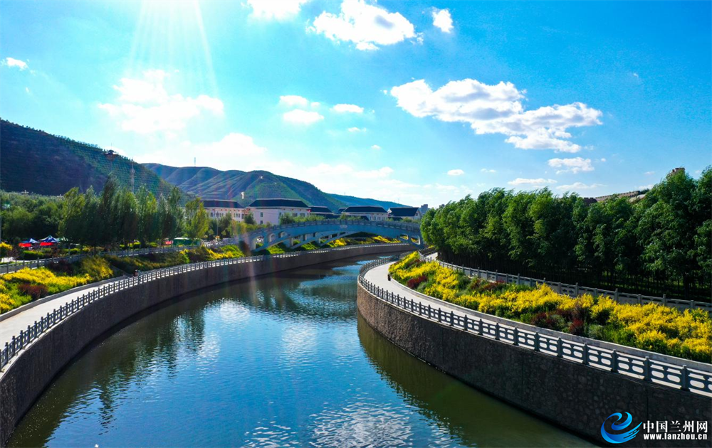 重点网络媒体甘肃生态环保行"主题采访团来到白银市会宁县祖厉河畔