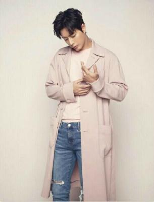 朴海镇专属手机即将上市 打造专属品牌效应