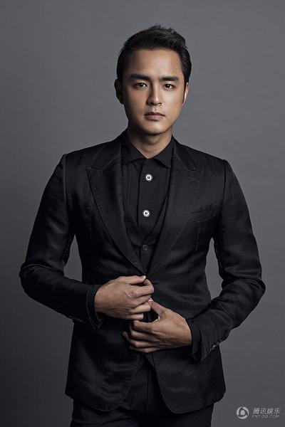 明道登美国杂志封面 "暗黑贵公子"气场十足