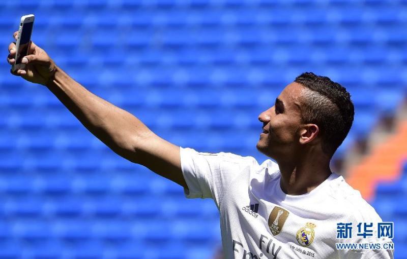 巴西国脚达尼洛亮相伯纳乌