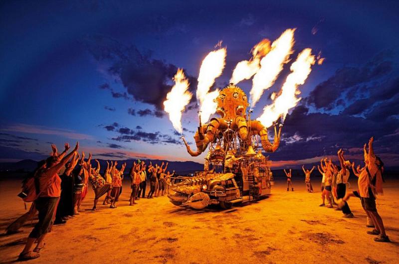 摄影师16年记录"火人节"场面-摄影师-中国兰州网-图片