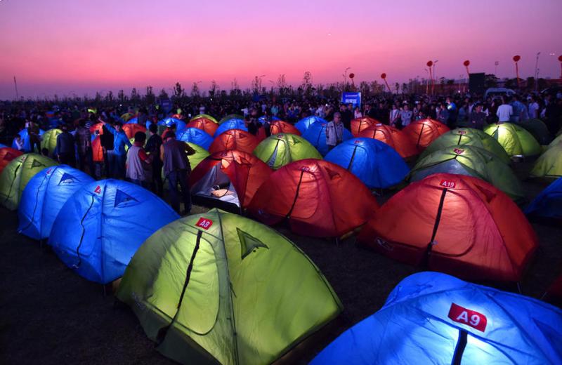 安徽巢湖边举办帐篷节