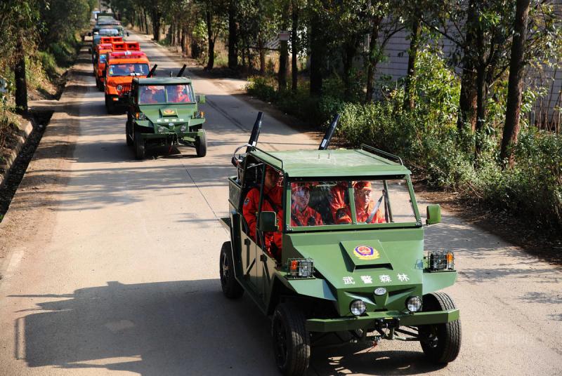 四川森林武警配备新型全地形车 造型拉风